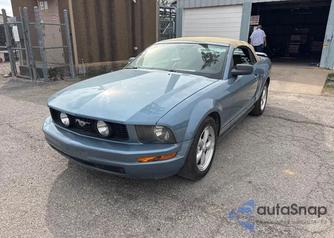 2005 Ford Mustang z USA, uszkodzony, nr VIN 1ZVHT84N755242547
